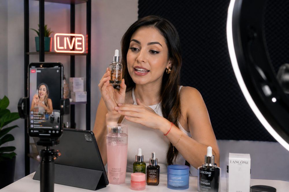 Transmisión en vivo de venta de productos, estilo TikTok Shop